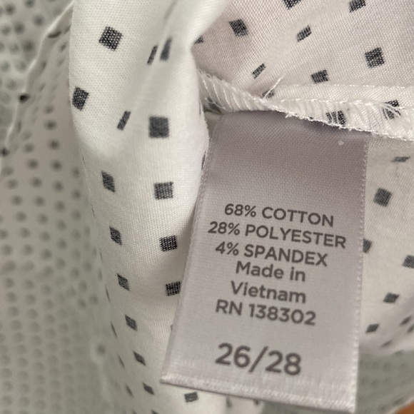 26/28 Avenue Dotted Print Button Up Blouse with 3/4 Sleeve and Shirttail Hem - Picture 12 of 17